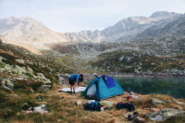 The Ultimate Guide to Crafting Your Perfect UK Coastal Camping Adventure